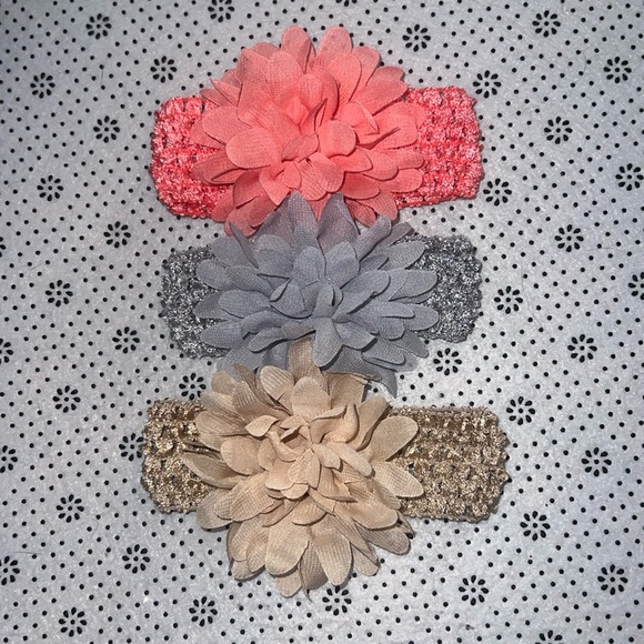 🛍 NEW PRETTY Little GIRLS BUNDLE OF 3 BOW SIZE 0-24 MONTHS - Picture 1 of 6